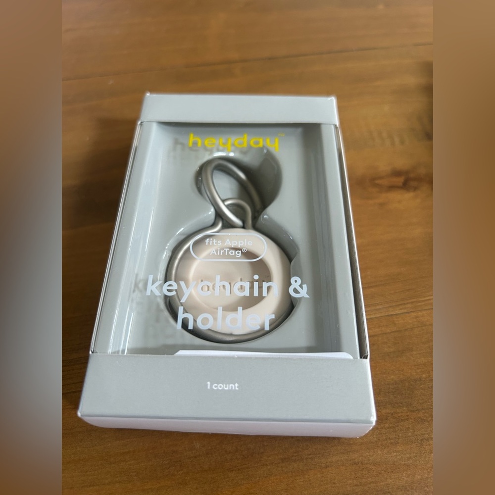NWT heyday AirTag Keychain & Holder